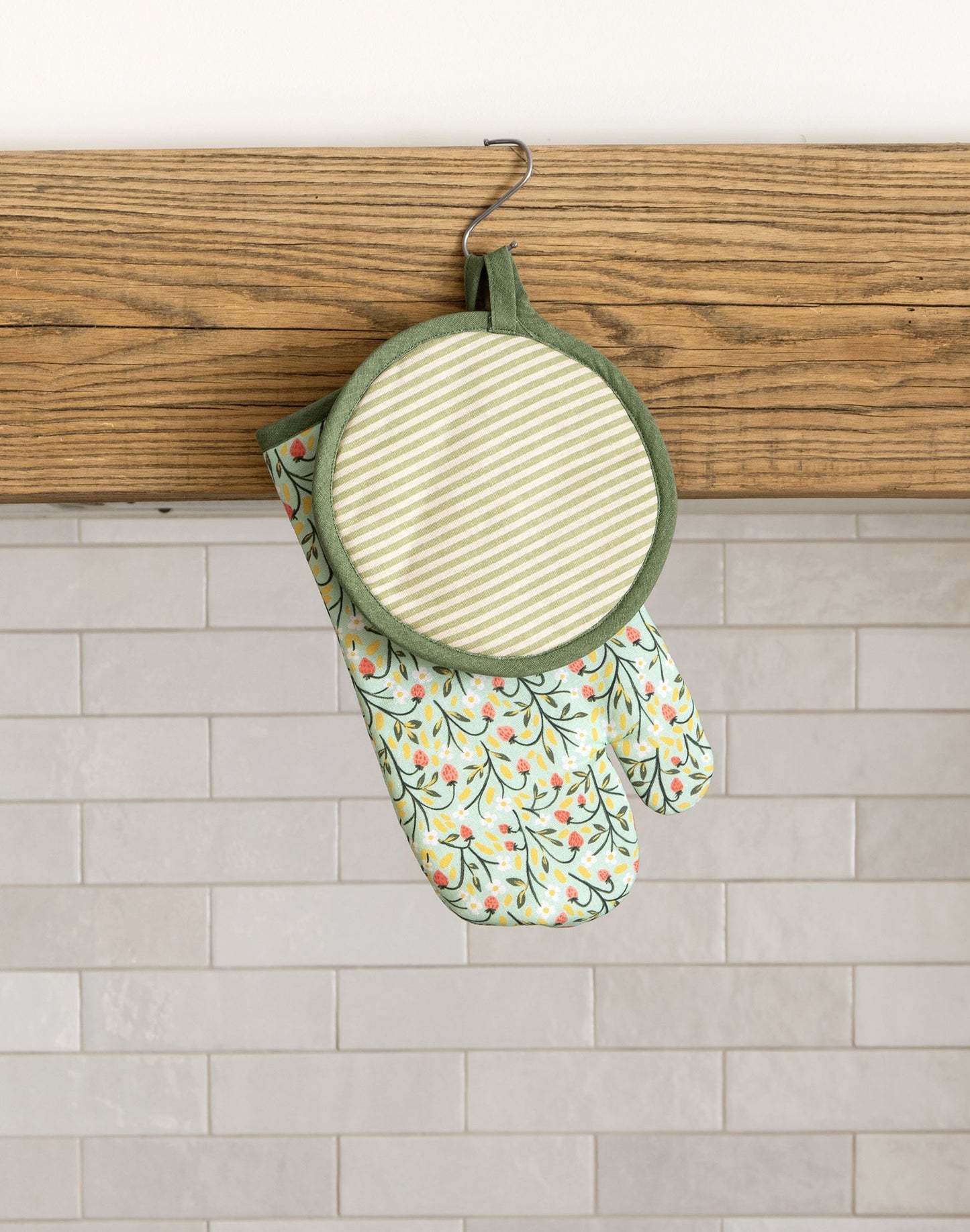 Strawberry Meadow Pot Holder Set