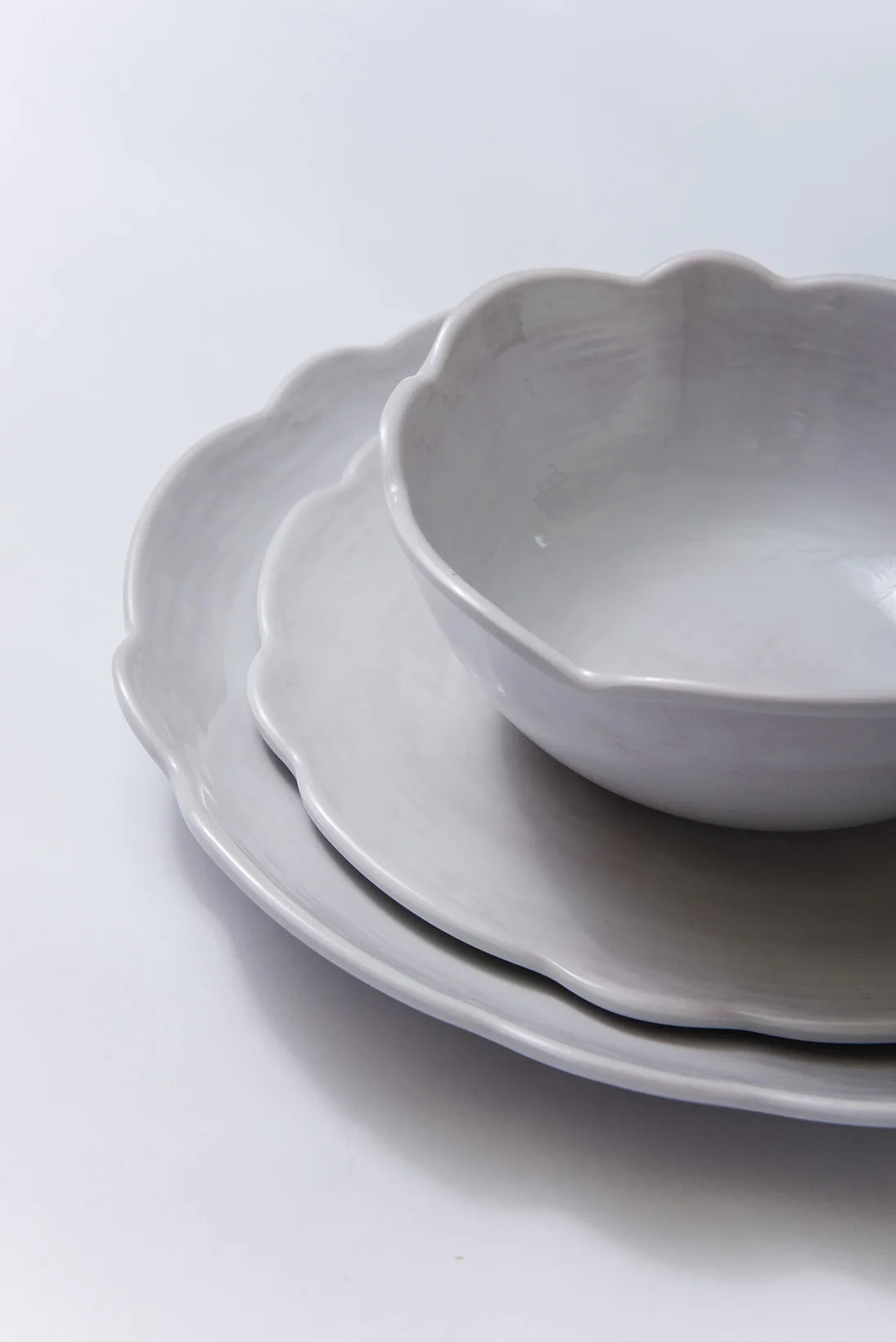 Relish Today's Everyday scalloped 9 inch salad plate cream color melamine