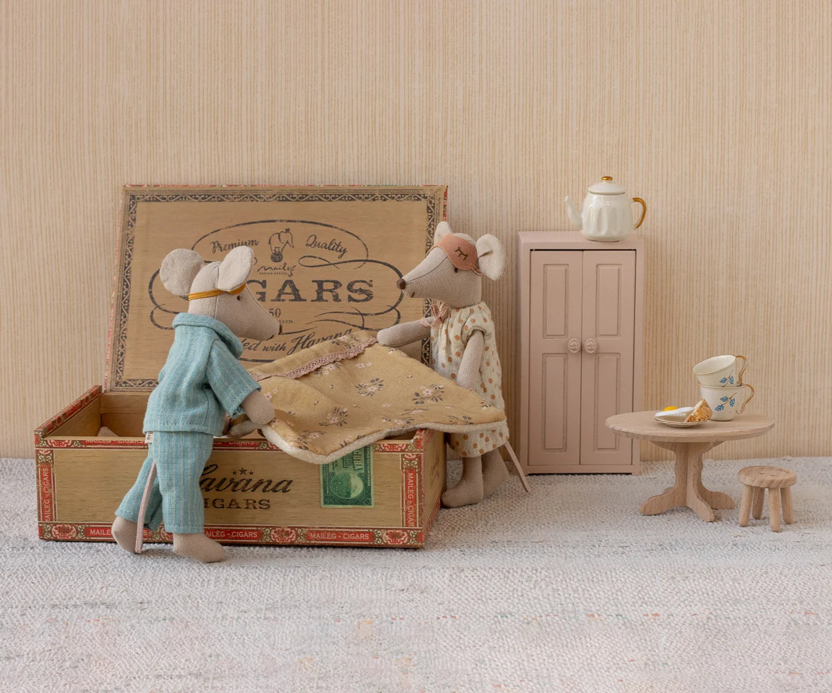 Mum & Dad Mice in Cigarbox