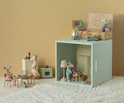 Grandma & Grandpa Mice in Cigarbox