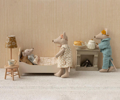 Mum & Dad Mice in Cigarbox